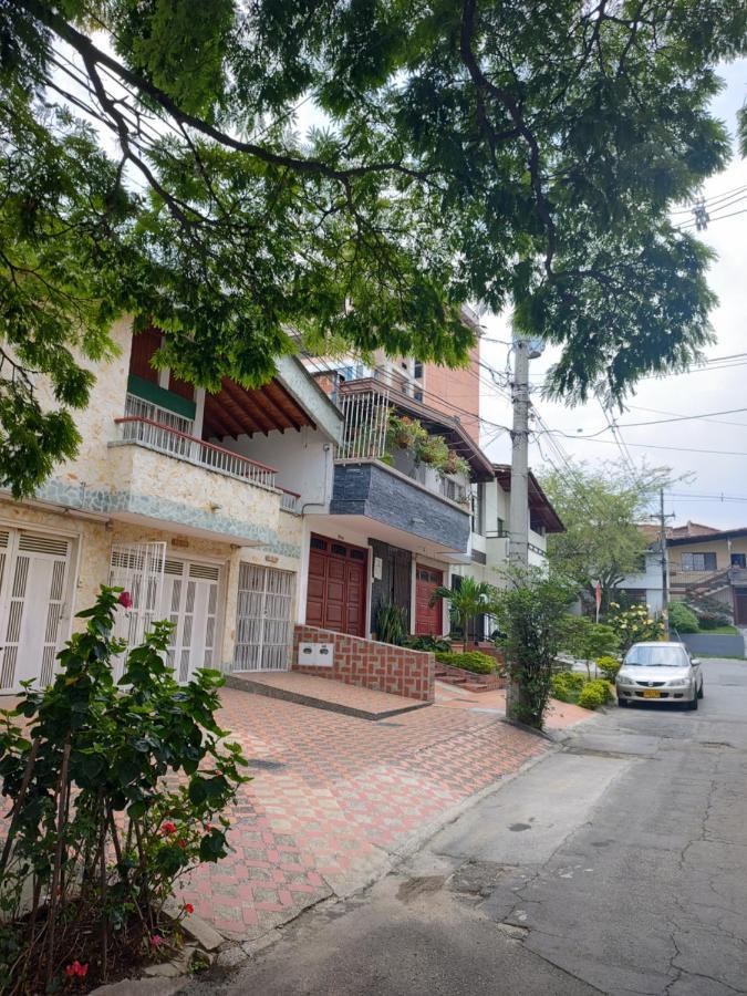 Noras Homestay Laureles Medellín Esterno foto