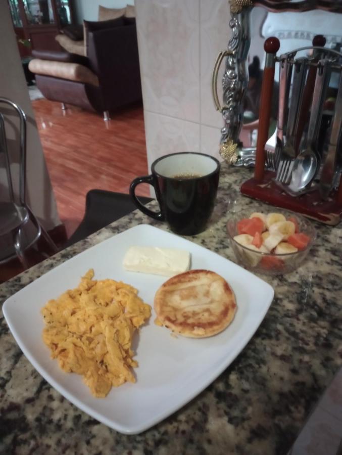 Noras Homestay Laureles Medellín Esterno foto
