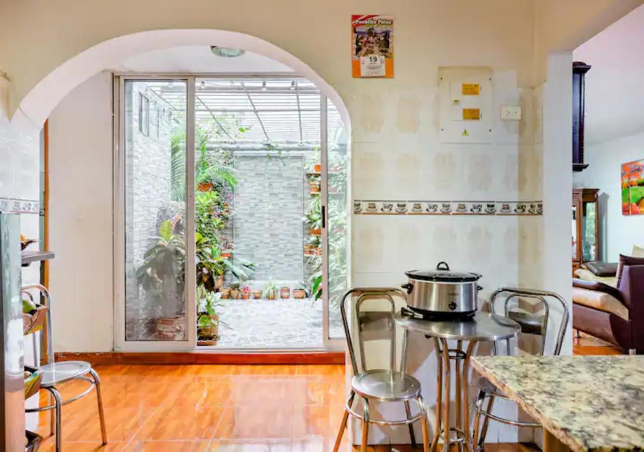 Noras Homestay Laureles Medellín Esterno foto