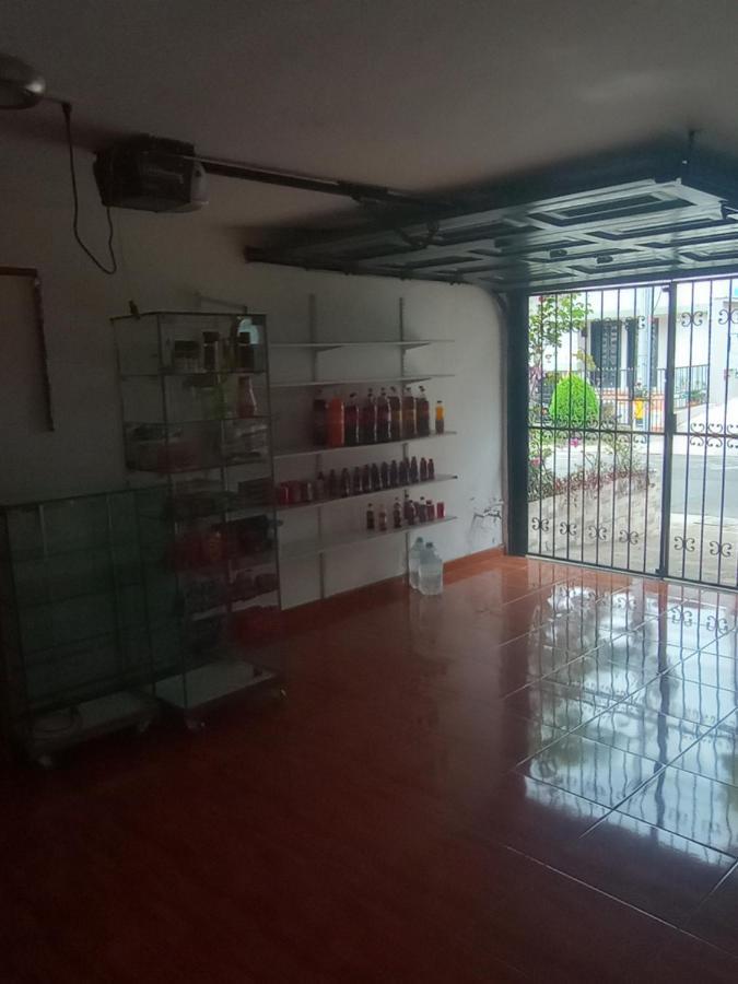 Noras Homestay Laureles Medellín Esterno foto